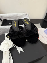 CC 25C Thong Sandal Bow Black Velvet fabric 233564